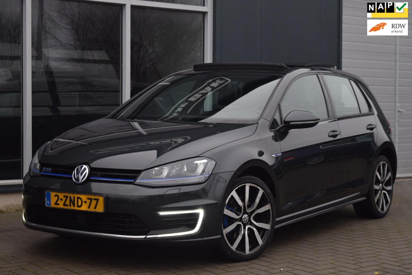 Volkswagen Golf - 1.4 TSI GTE | Pano | ACC | Lane Assist | Leder | APK 12-2025 ! - AutoWereld.nl