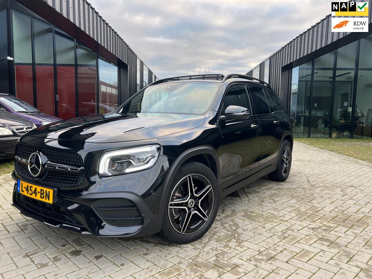 Mercedes-Benz GLB - 200 AMG Night Pano Camera Memory ACC PDC NAP - AutoWereld.nl