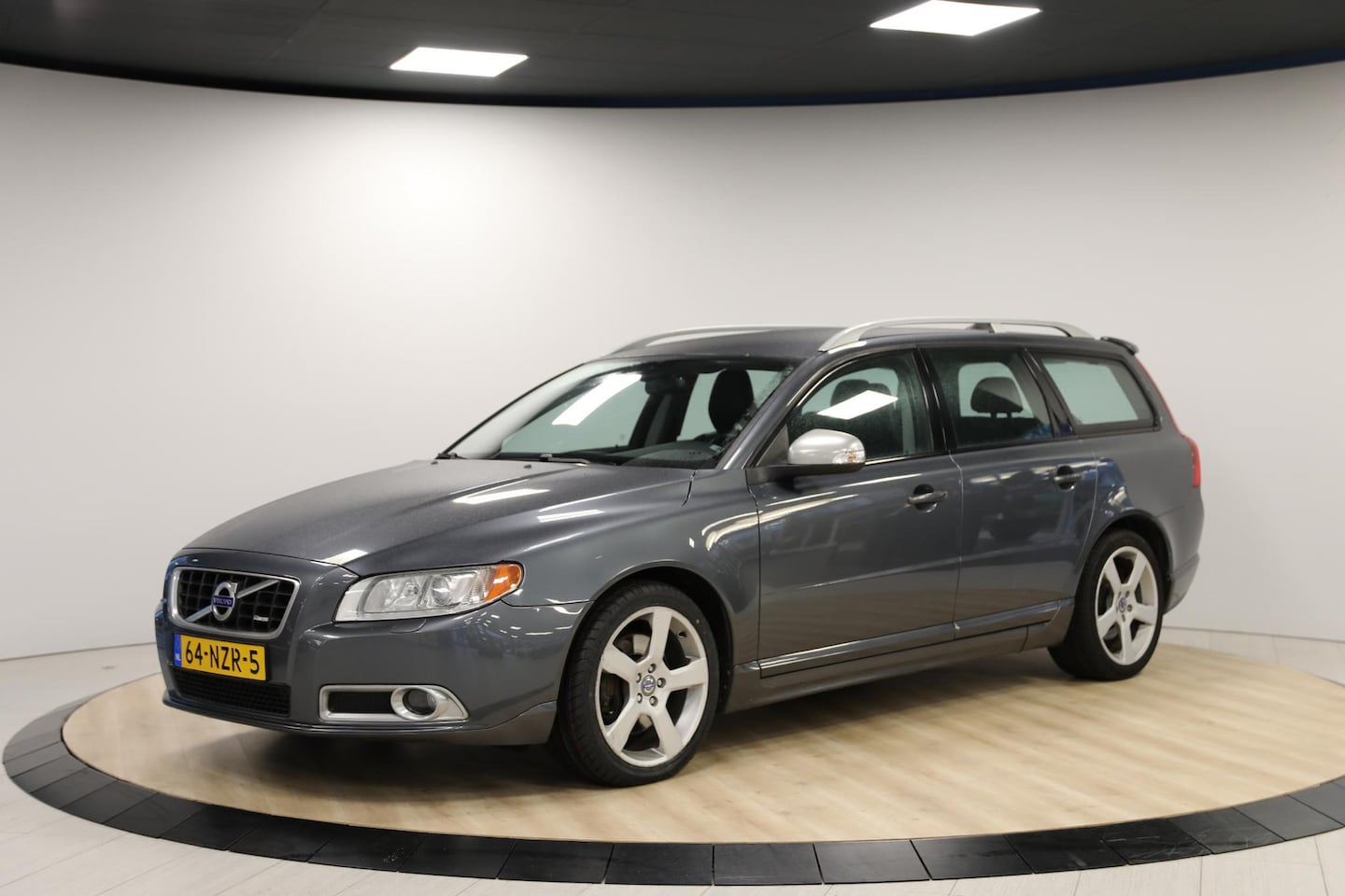 Volvo V70 - 2.0T R-Edition | Trekhaak | Revisie versnellingsbak - AutoWereld.nl