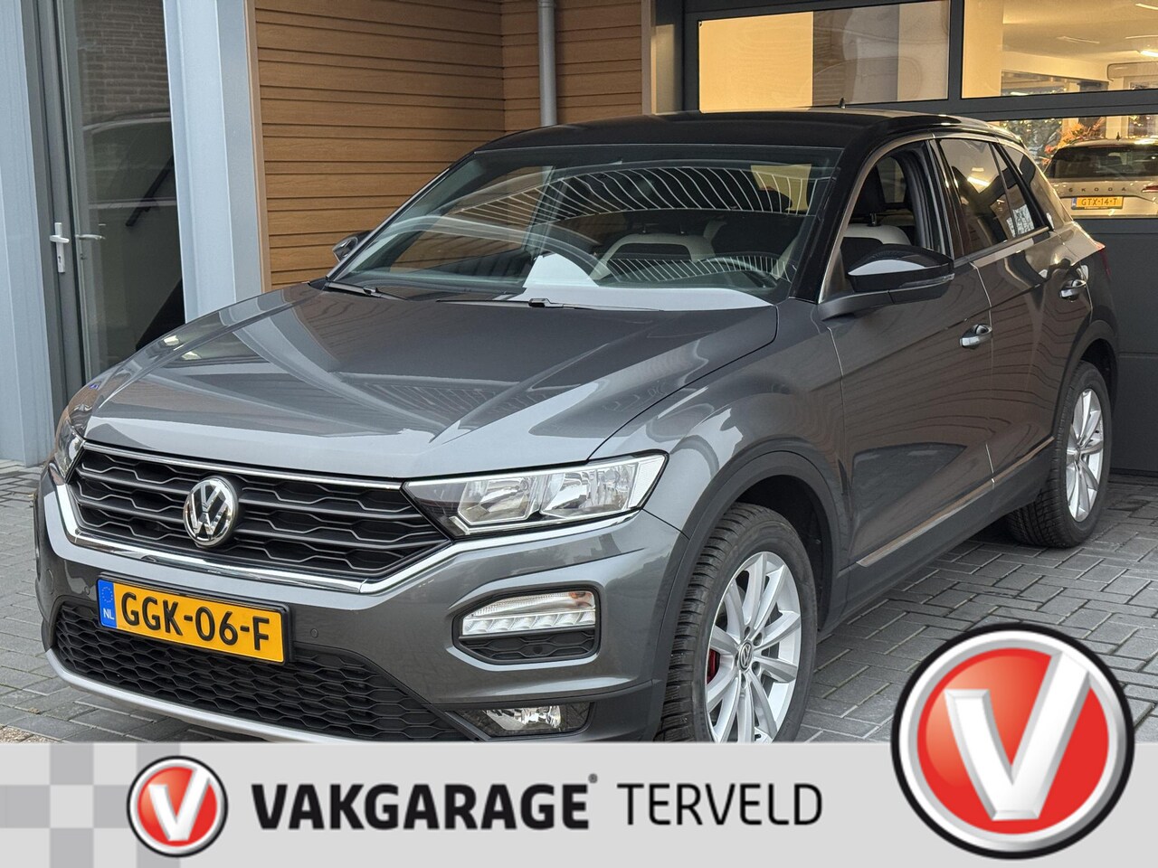 Volkswagen T-Roc - 1.5 TSI Sport 1.5 TSI Sport,Navi,Cruise,App,Pdc - AutoWereld.nl