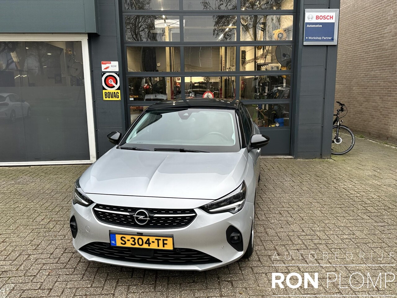 Opel Corsa - 1.2 GS Line 100pk TURBO TwoTone / Airco / Navigatie/ Cruise/ Apple carplay/ Virtuele cockp - AutoWereld.nl