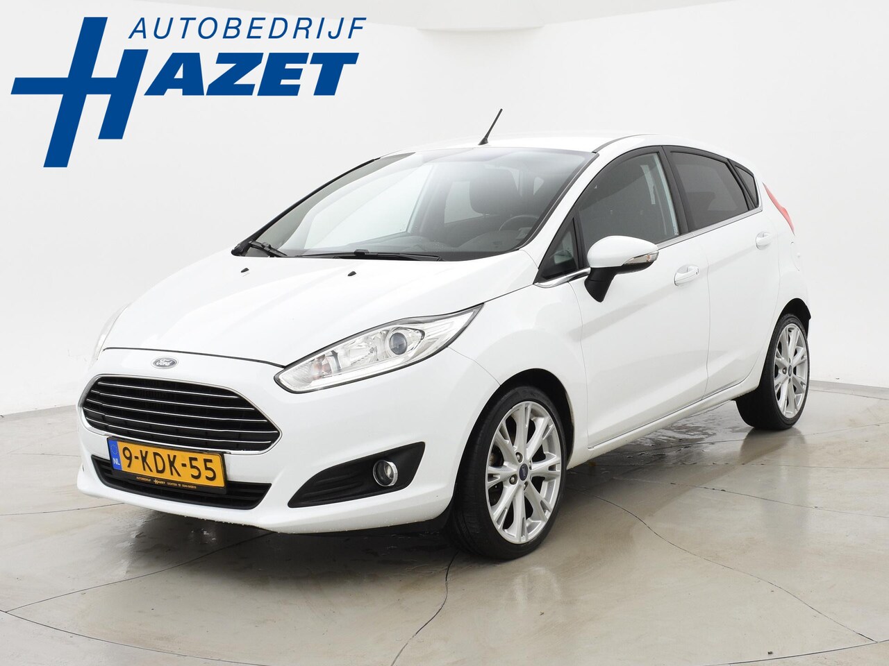 Ford Fiesta - 1.0 E.B. TITANIUM + STOELVERW. / 17 INCH / TREKHAAK / KEYLESS - AutoWereld.nl