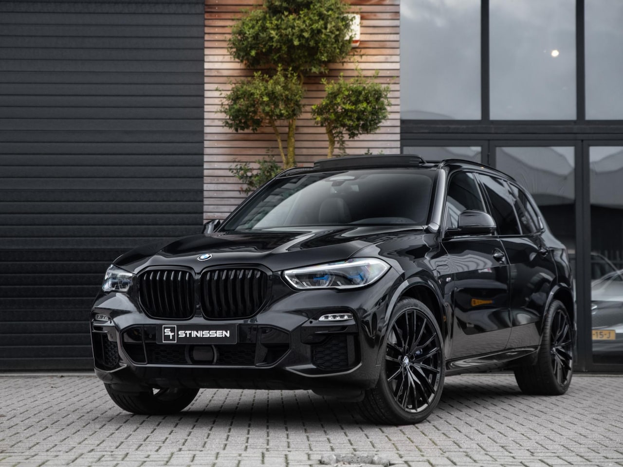 BMW X5 - xDrive45e High Executive M-Pakket Laser Pano H&K 22' - AutoWereld.nl