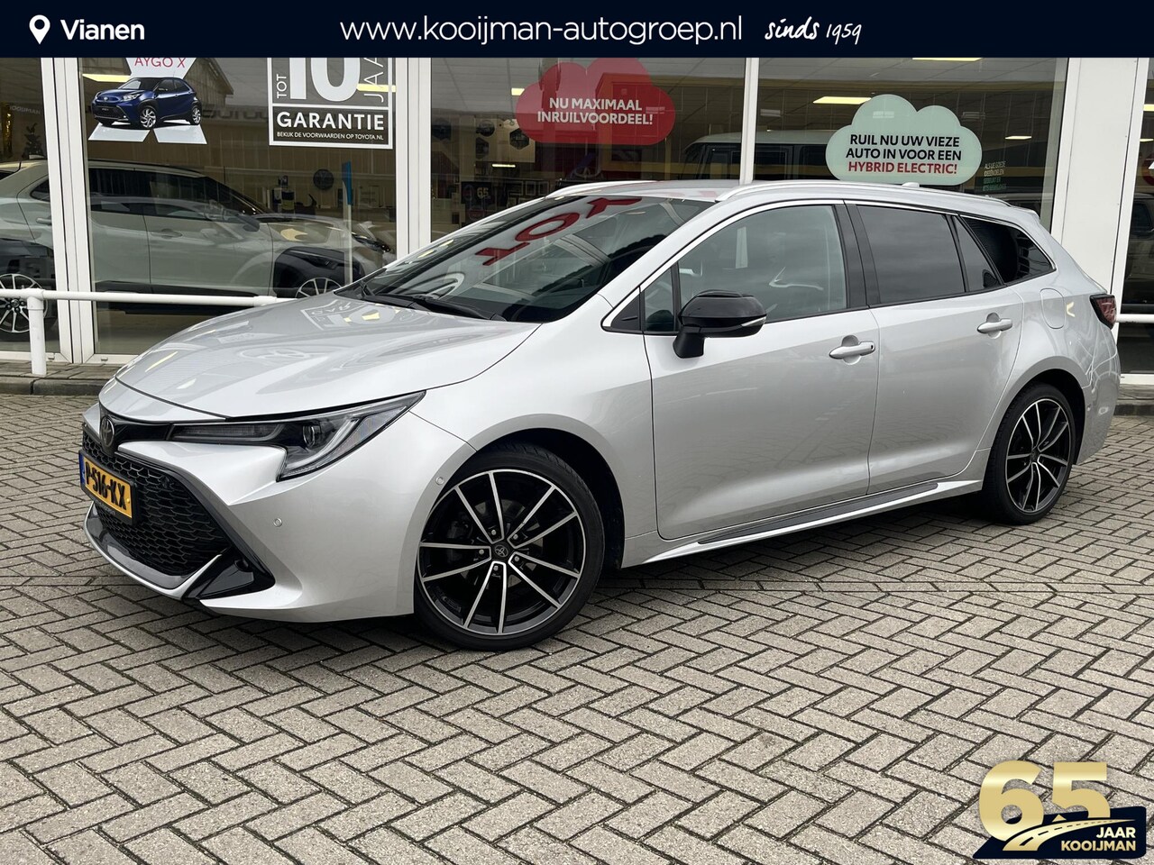 Toyota Corolla Touring Sports - 1.8 Hybrid GR-Sport NL Auto, slechts 35.384 Kilometer! Vol opties. - AutoWereld.nl