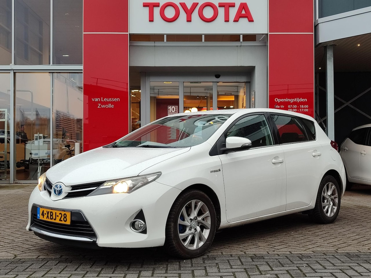 Toyota Auris - 1.8 Hybrid Dynamic KEYLESS CLIMA CRUISE BLUETOOTH CAMERA LM-VELGEN NL-AUTO - AutoWereld.nl