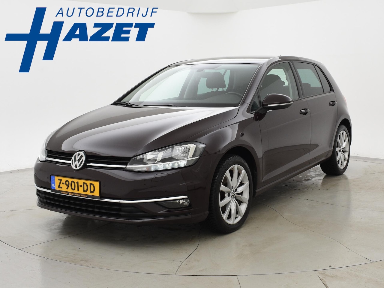 Volkswagen Golf - 1.0 TSI + ADAPTIVE CRUISE / MASSAGE / STOELVERW. / NAVIGATIE / BLACK RUBIN - AutoWereld.nl