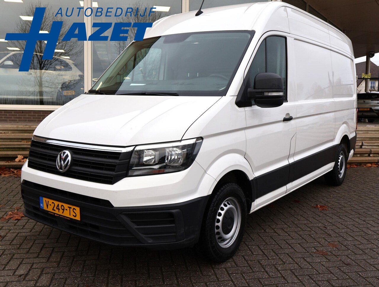 Volkswagen Crafter - 35 2.0 TDI 140 PK L3H3 + 3000 KG TREKHAAK + NAVIGATIE / CAMERA / DAB / APPLE CARPLAY - AutoWereld.nl