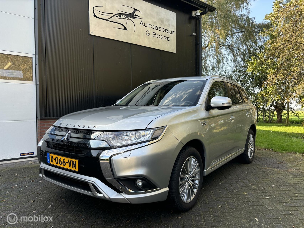 Mitsubishi Outlander - 2.4 PHEV Instyle 2.4 PHEV Instyle, Trekhaak, Camera - AutoWereld.nl