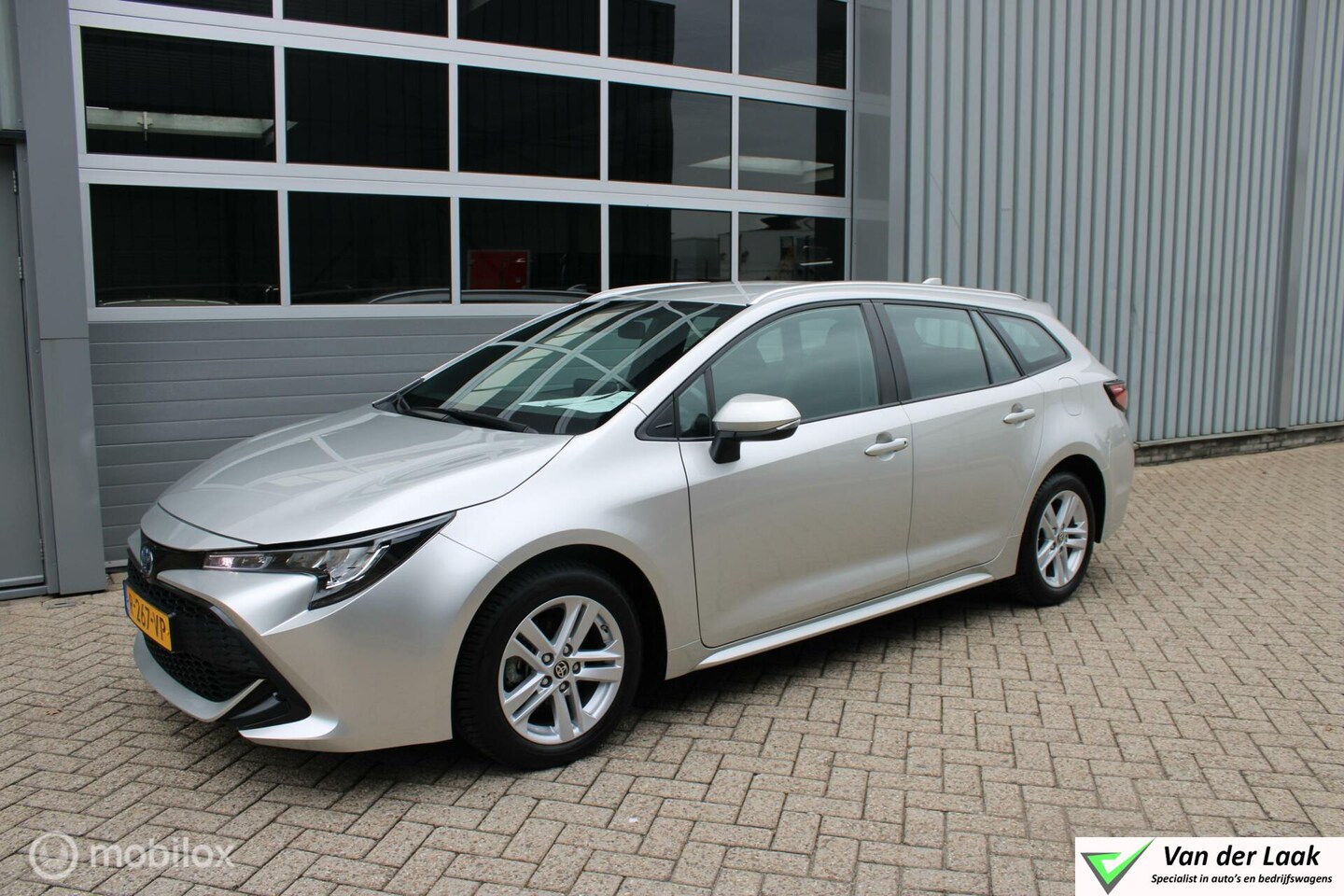 Toyota Corolla Touring Sports - 1.8 Hybrid Active NL Auto 1e Eigenaar Apple Carplay .10 keer op voorraad. - AutoWereld.nl