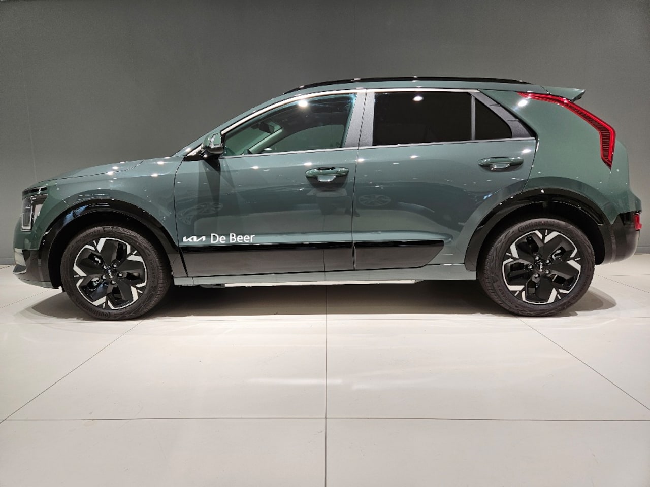 Kia e-Niro - 64,8 kWh 204pk Automaat Plus Schuifdak Head-up Display € 2000,- Aanschafsubsidie Mogelijk - AutoWereld.nl