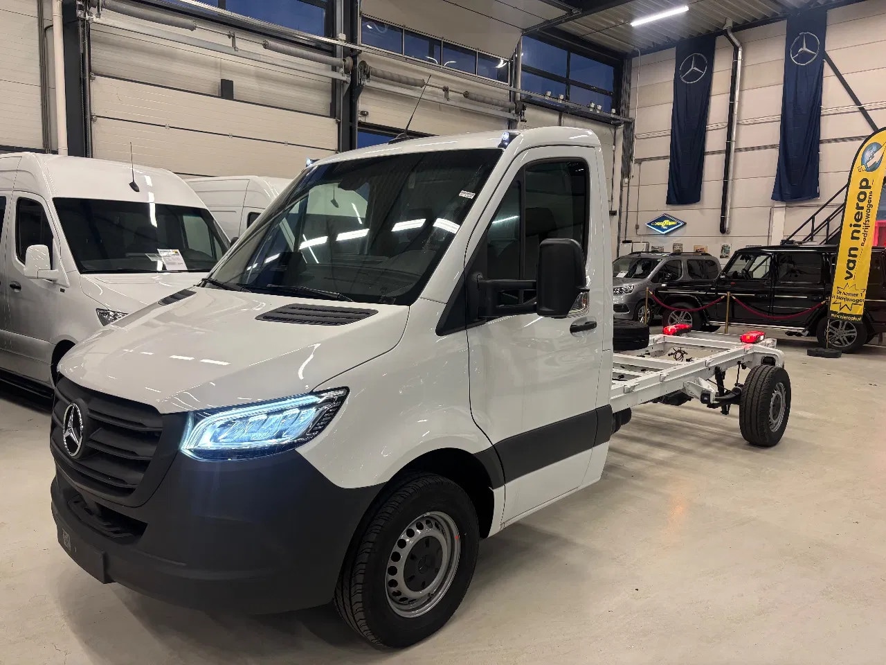 Mercedes-Benz Sprinter - 317CDI Chashi Cabine 4,32 Wielbasis NIEUW Automaat Airco Cruisecontrol - AutoWereld.nl