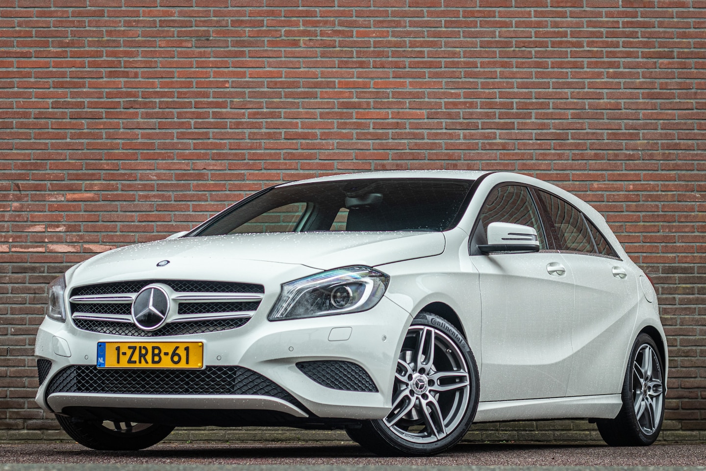 Mercedes-Benz A-klasse - 180 170pk Style, Stoelverwarming, Trekhaak, Camera, Half leder, Xenon, Park Assist. - AutoWereld.nl