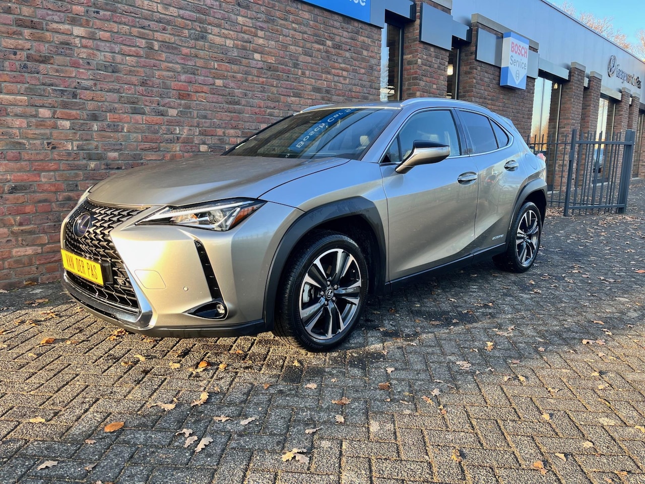 Lexus UX - LEXUS UX250H Led | Apple Carplay | Camera - AutoWereld.nl