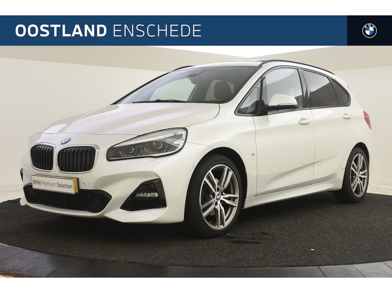 BMW 2-serie Active Tourer - 218i High Executive M Sport Automaat / Panoramadak / Sportstoelen / Stoelverwarming / LED - AutoWereld.nl