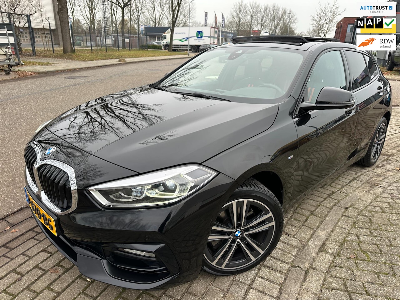 BMW 1-serie - 118i 2022 140PK High/Executive M-Edition SPORT PANO LEER NAP - AutoWereld.nl