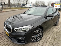 BMW 1-serie - 118i 2022 140PK High/Executive M-Edition SPORT PANO LEER NAP