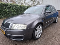 Skoda Superb - 2.8 V6 Elegance CLIMAT/CRUISE/PDC.A/LEER/XENON 193PK