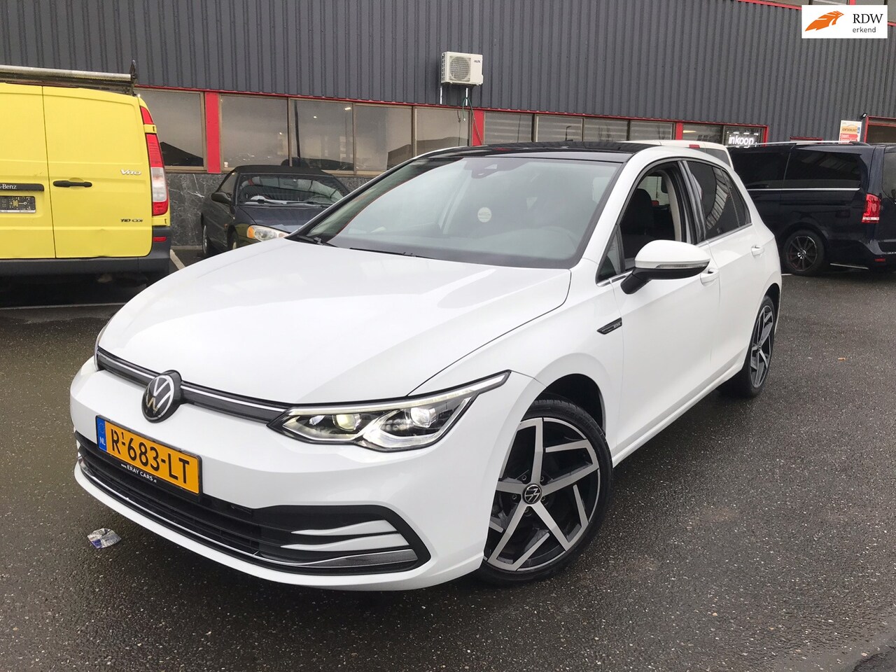 Volkswagen Golf - 1.5 eTSI R-Line DSG 150pk Pano IQ light Navi Acc Cam Full - AutoWereld.nl