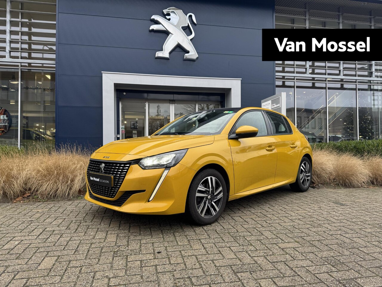 Peugeot 208 - 1.2 100pk Allure | Camera |  Panoramadak | Climate control - AutoWereld.nl