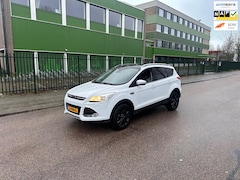 Ford Kuga - 1.5 Titanium Loopt op 3 cilinder.Navi.Clima.Camera