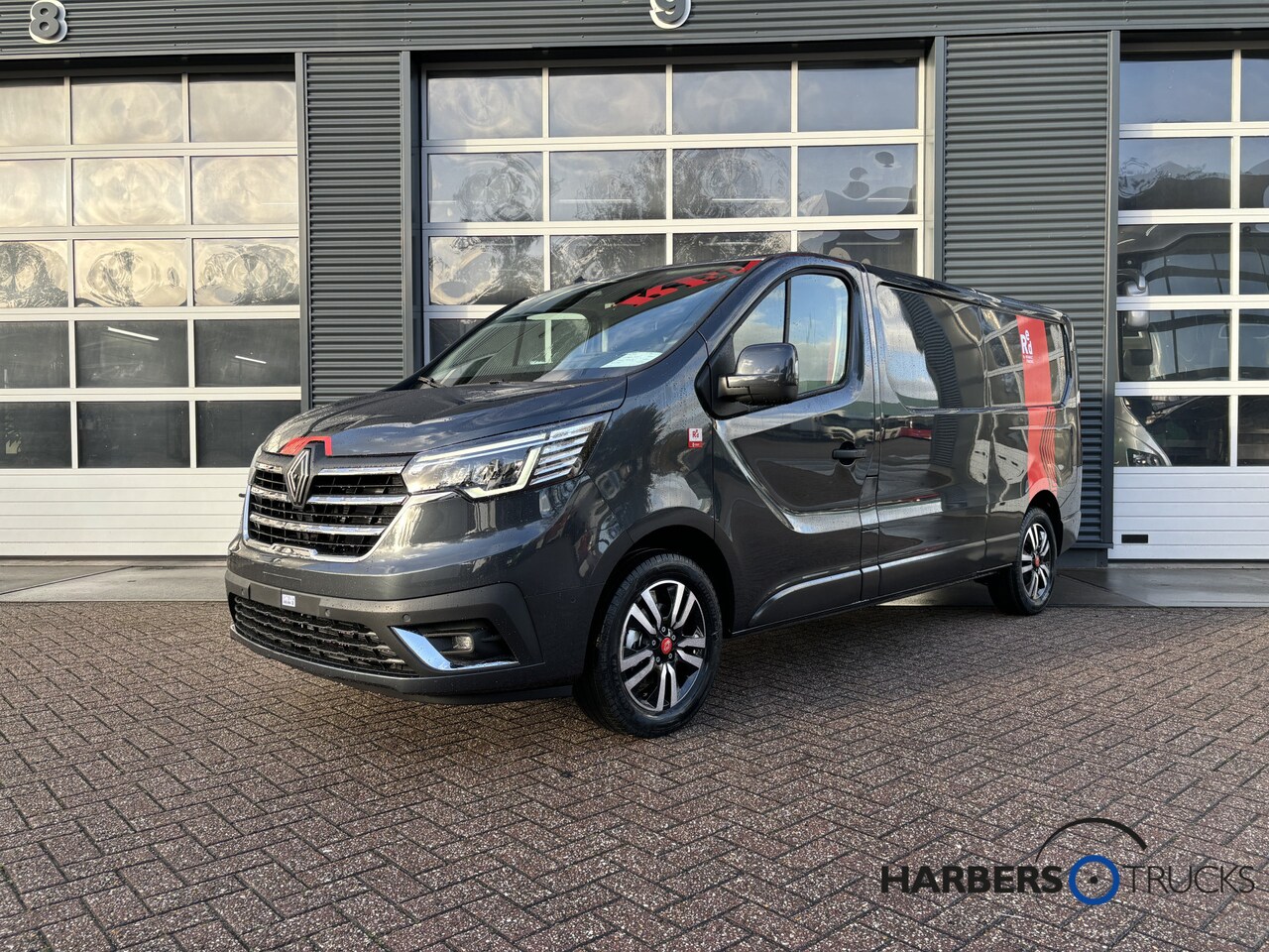 Renault Trafic - L2H1 Red Exclusive 150PK Automaat, Luxe, Trekhaak, Achterklep - AutoWereld.nl