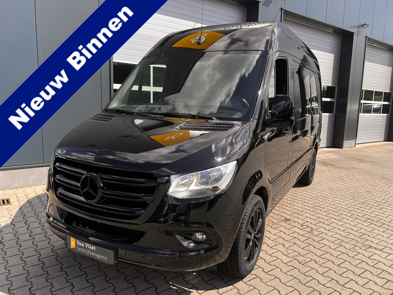 Mercedes-Benz Sprinter - 319 1.9 CDI L2H2 RWD 3500kg trekgewicht VVB BLACK EDITION LAGE KMSTAND - AutoWereld.nl