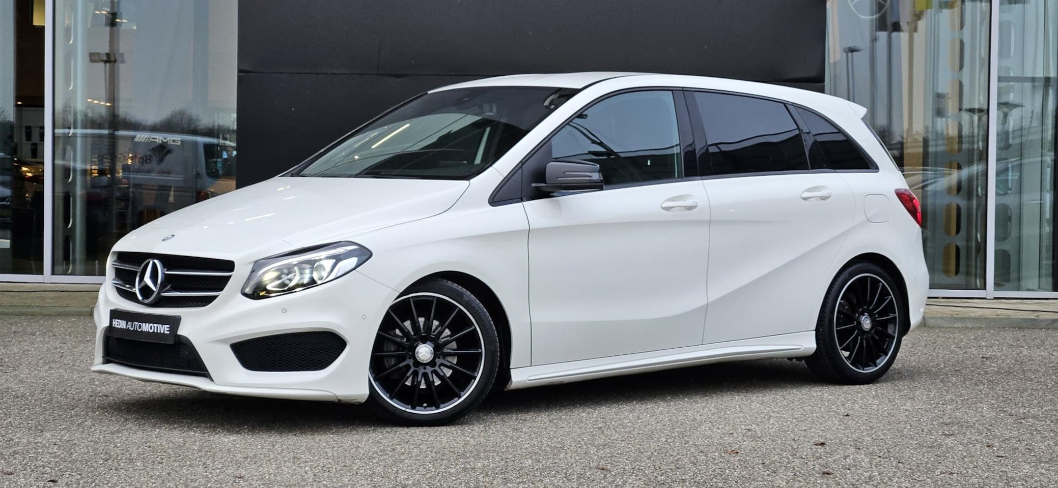 Mercedes-Benz B-klasse - B 180 Automaat AMG Line | Nightpakket | Ambition Pakket | LED | Parkpilot | Navigatie | Li - AutoWereld.nl