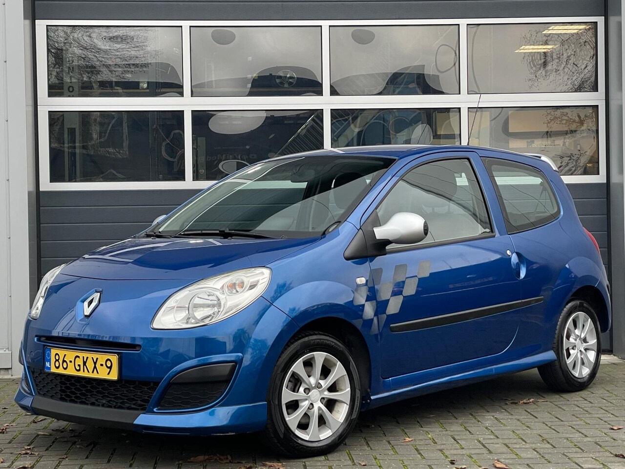 Renault Twingo - 1.2 Authentique | Airco | Elektrisch pakket | 15'' velgen - AutoWereld.nl