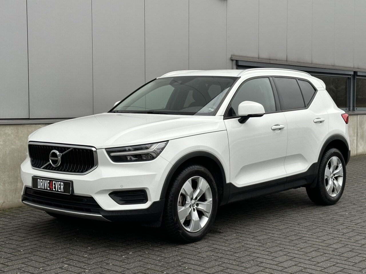 Volvo XC40 - 1.5 T3 Momentum M2020 NAVI PDC SPORTVELGEN CR CONTROL - AutoWereld.nl