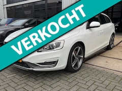 Volvo V60 - 1.6 D2 Momentum Automaat|Airco|Leer|Cruise|PDC|NAP