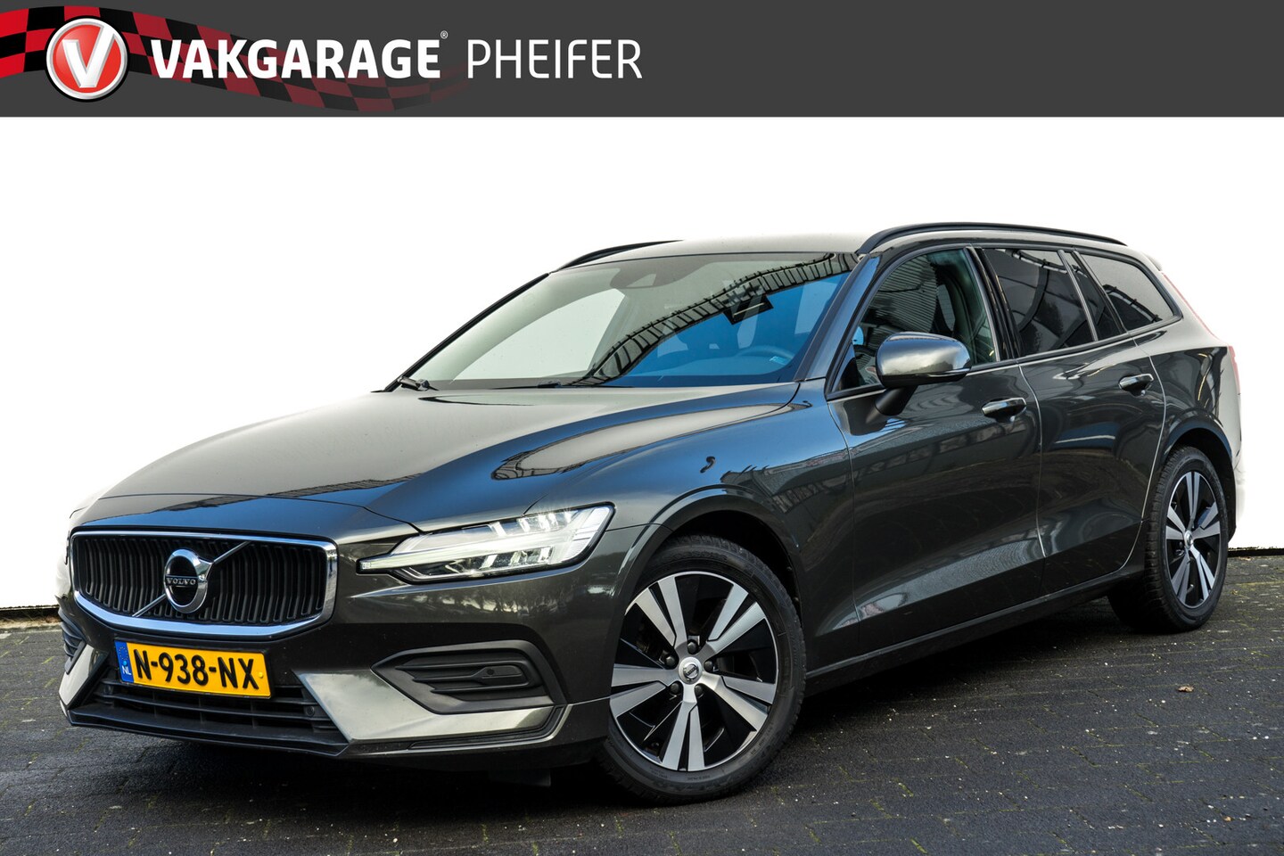 Volvo V60 - 2.0 B3 Momentum Advantage Camera/ Stoel-stuurverwarming/ Carplay/ Dab/ Cruise control/ Nav - AutoWereld.nl