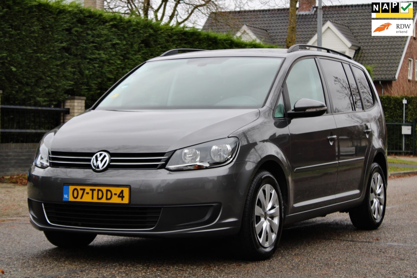 Volkswagen Touran - 2.0 TDI Comfortline BlueMotion | NAVI | CLIMA | CRUISE | TREKHAAK | NAP | MOOIE GOED ONDER - AutoWereld.nl