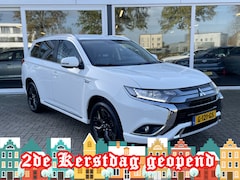 Mitsubishi Outlander - 2.4 PHEV Pure 50% deal 9.975, - ACTIE Trekhaak / Camera / Clima / Sport pakket