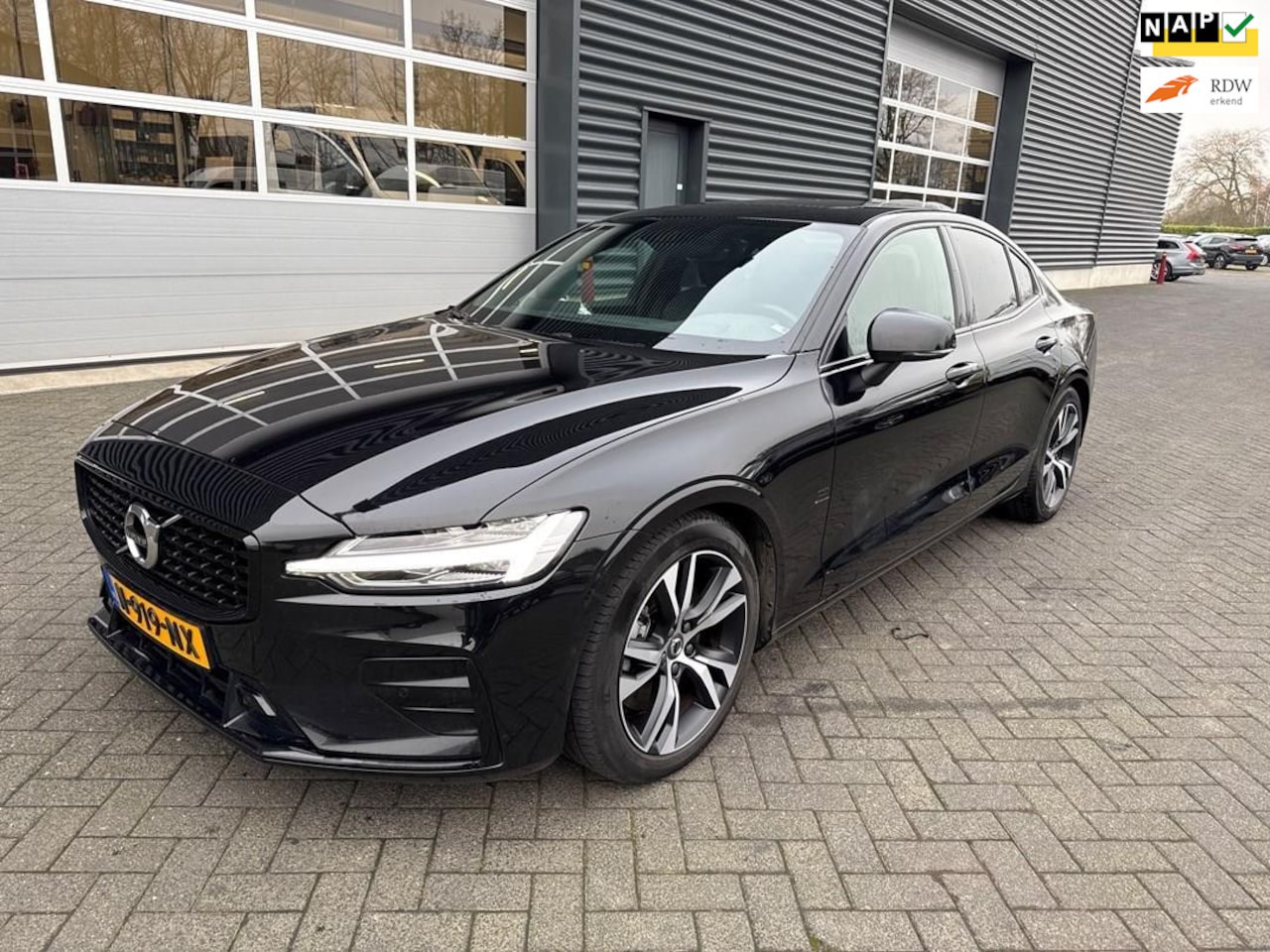 Volvo S60 - 2.0 B5 R-Design 2.0 B5 R-Design - AutoWereld.nl