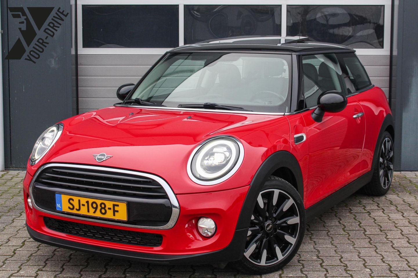 MINI Cooper - Mini 1.5 Chili 136PK | Zeer nette en complete Mini origineel in Nederland geleverd met his - AutoWereld.nl