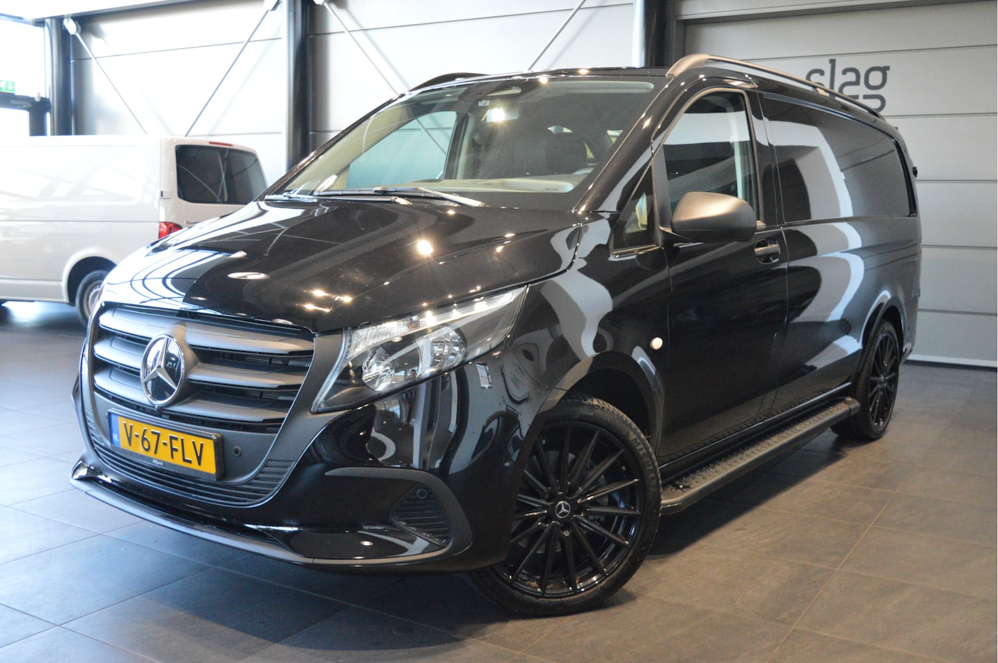 Mercedes-Benz Vito - 114 CDI L2 navi camera side bars face lift trekhaak 20 inch !! - AutoWereld.nl