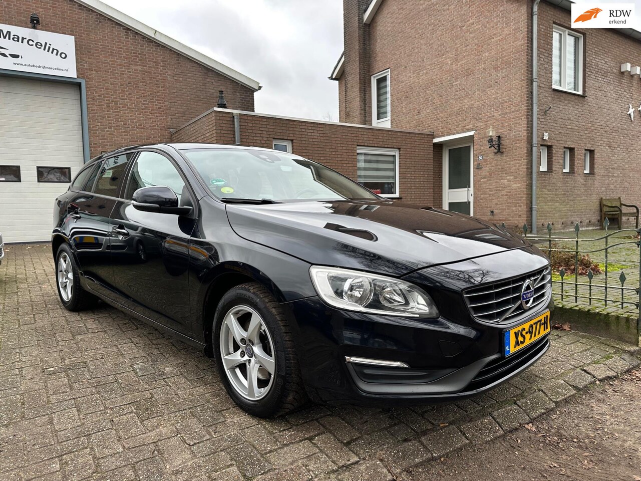 Volvo V60 - 2.0 D4 Momentum 2.0 D4 Momentum - AutoWereld.nl