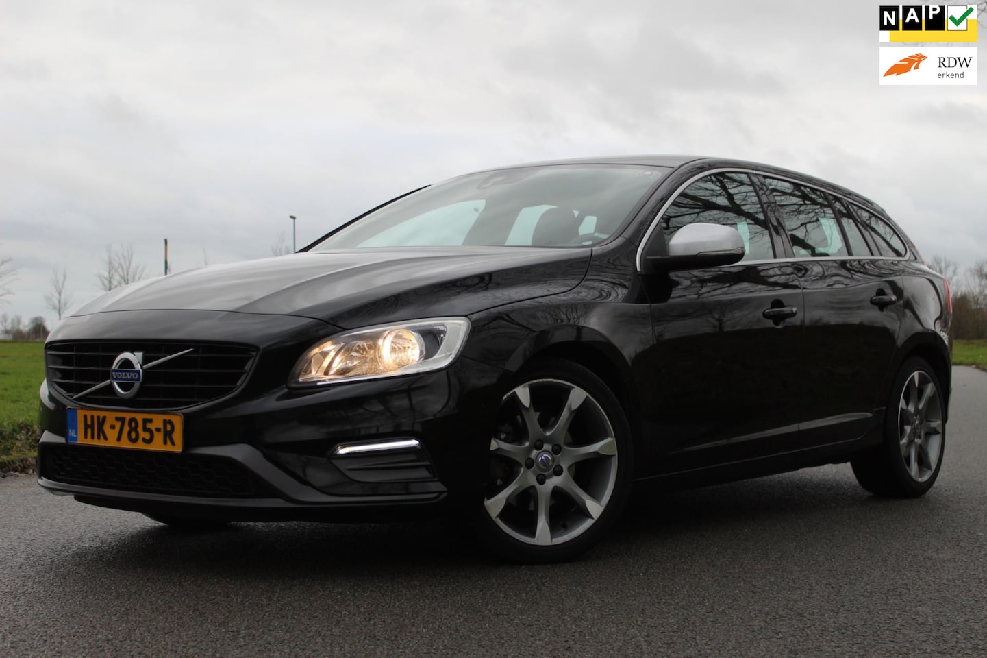 Volvo V60 - 2.0 D2 R-Design Business 120 pk | R - Design | NAVIGATIE | PARKEERSENSOREN | CLIMATE CONTR - AutoWereld.nl