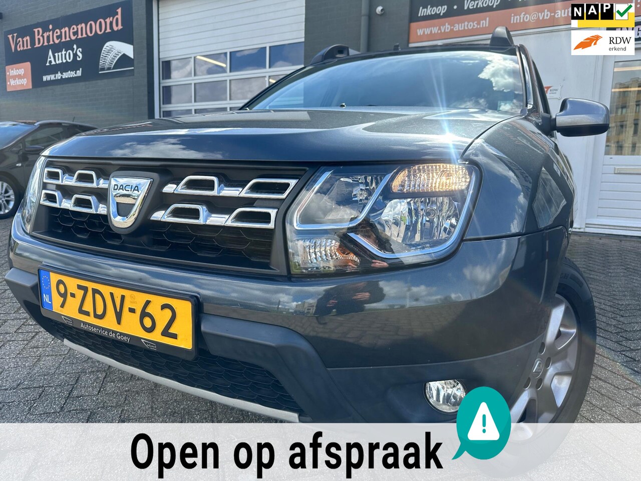 Dacia Duster - 1.2 TCe 4x2 Lauréate aub lees tekst Motor stottert het soms en parkeersensoren en airco bl - AutoWereld.nl