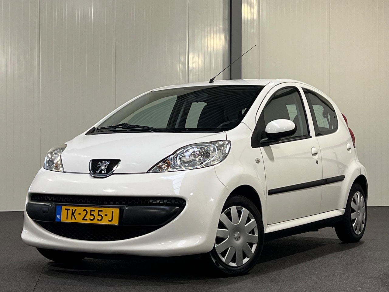 Peugeot 107 - 1.0-12V XS 1.0-12V XS 5-drs - AutoWereld.nl