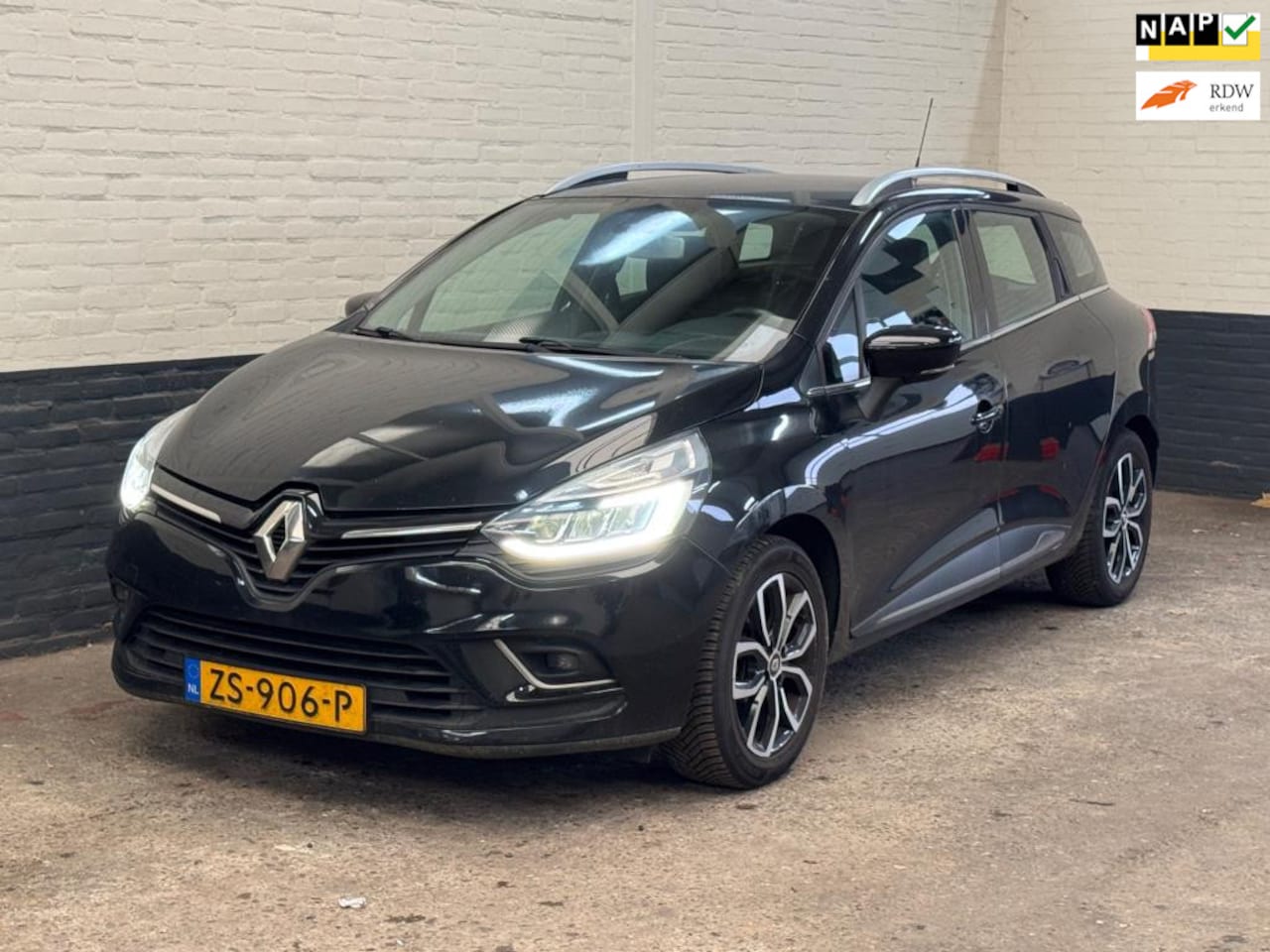 Renault Clio Estate - 1.5 dCi Limited LED CLIMA LEER 11-2025 APK - AutoWereld.nl