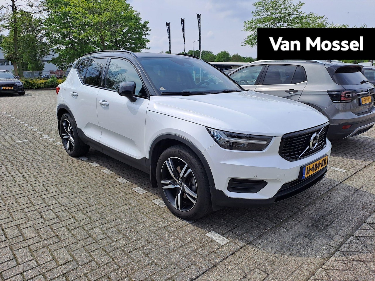 Volvo XC40 - 2.0 T4 R-Design | VERWACHT | PANORAMADAK | ELEKTRISCHE BESTUURDERSTOEL MET GEHUEGEN | STOE - AutoWereld.nl