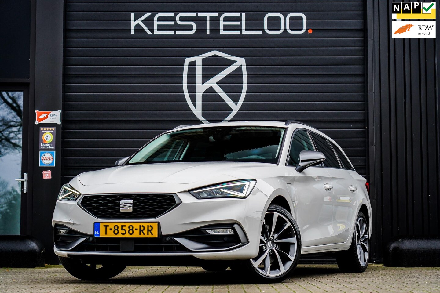 Seat Leon Sportstourer - 1.4 TSI FR eHybrid PHEV ACC/KEYLESS/MATRIX/VIRTUAL/WINTERPAKKET/CAMERA - AutoWereld.nl