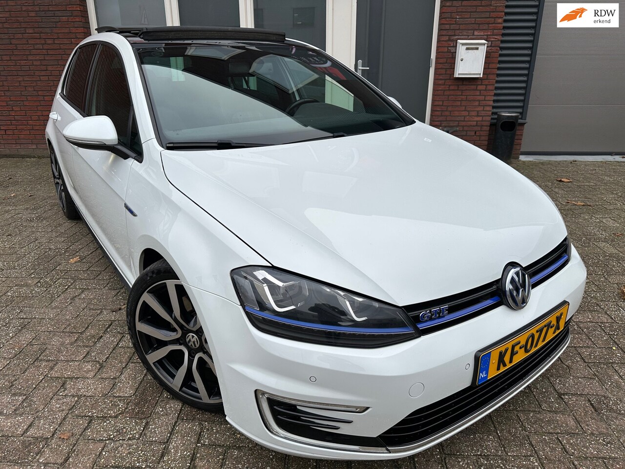 Volkswagen Golf - 1.4 TSI GTE / Pano / Navi / PDC / DAB / Led - AutoWereld.nl