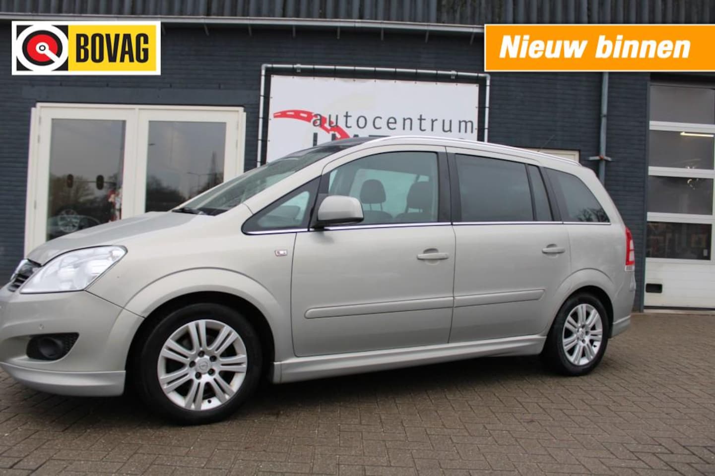 Opel Zafira - 1.8 111 Years Ed. Automaat ECC Cruise Leder Panorama LM - AutoWereld.nl