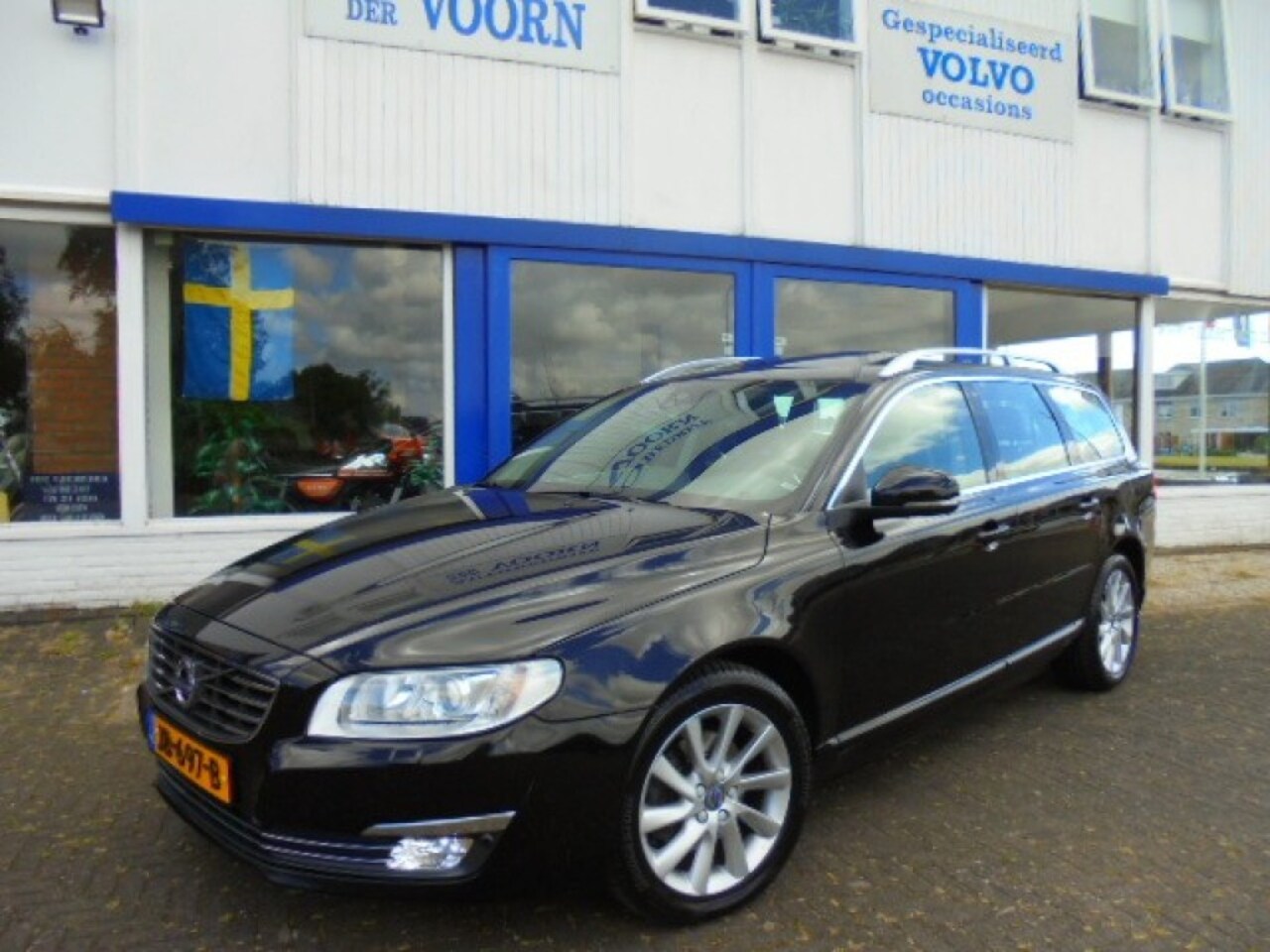 Volvo V70 - 2.0 T4 INSCRIPTION,AUT,SCHUIFD,TREKH,ORG NL NW ST! - AutoWereld.nl