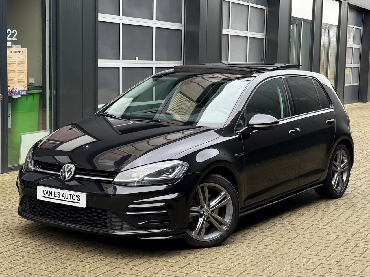 Volkswagen Golf - 1.5 TSI R-LINE PANO|VIRTUAL|KEYLES|DYNAUDIO|BTW - AutoWereld.nl