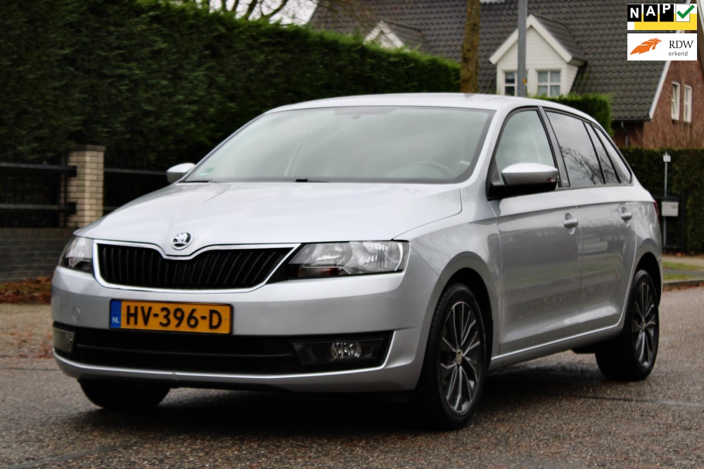 Skoda Rapid Spaceback - 1.2 TSI Greentech Edition | AUTOMAAT | NAVI | AIRCO | CRUISE | TREKHAAK | MOOIE GOED ONDER - AutoWereld.nl