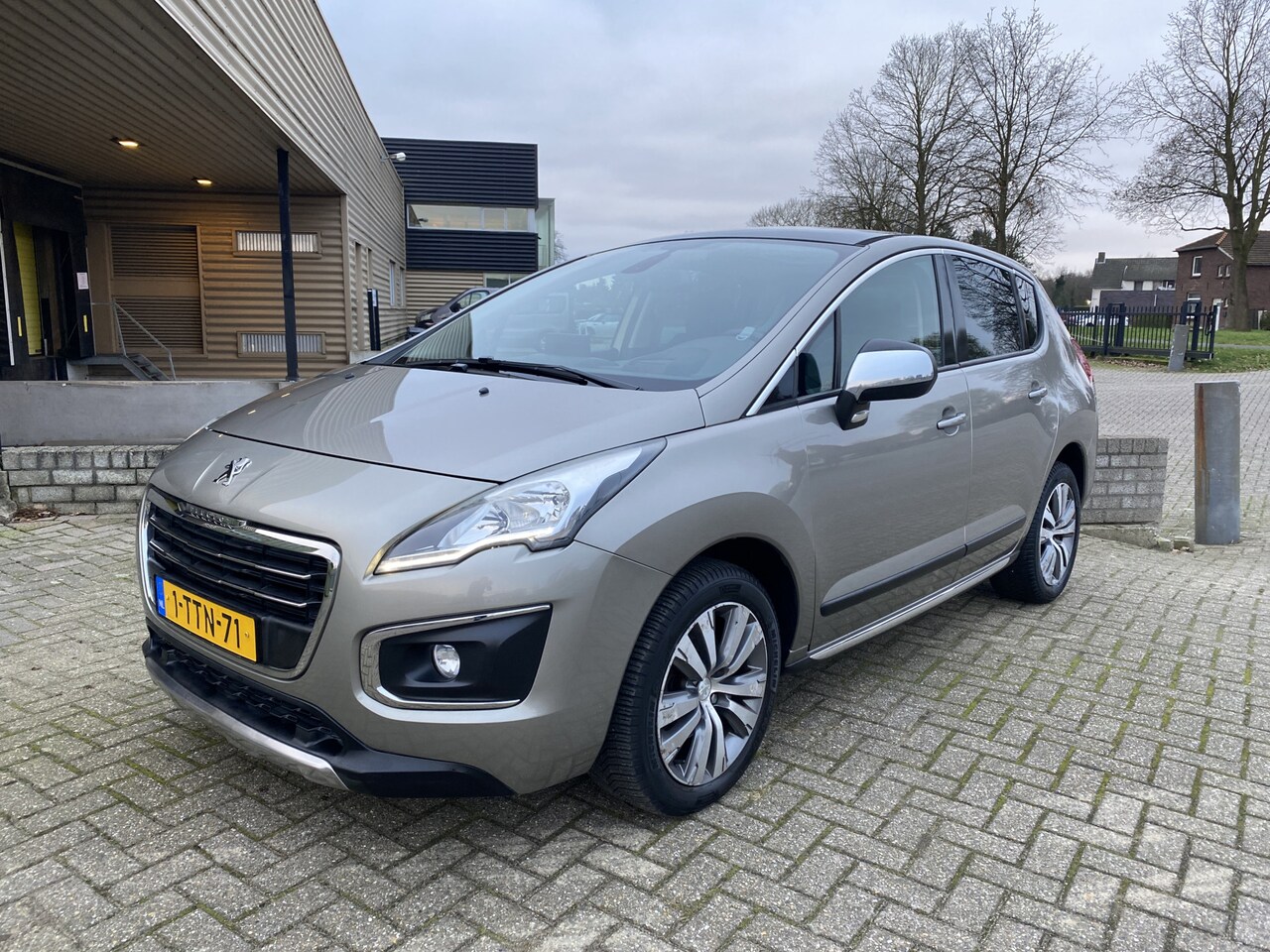 Peugeot 3008 - 1.6 Allure Automaat [ Fm navi,panodak,cruise,lmv,pdc ] - AutoWereld.nl