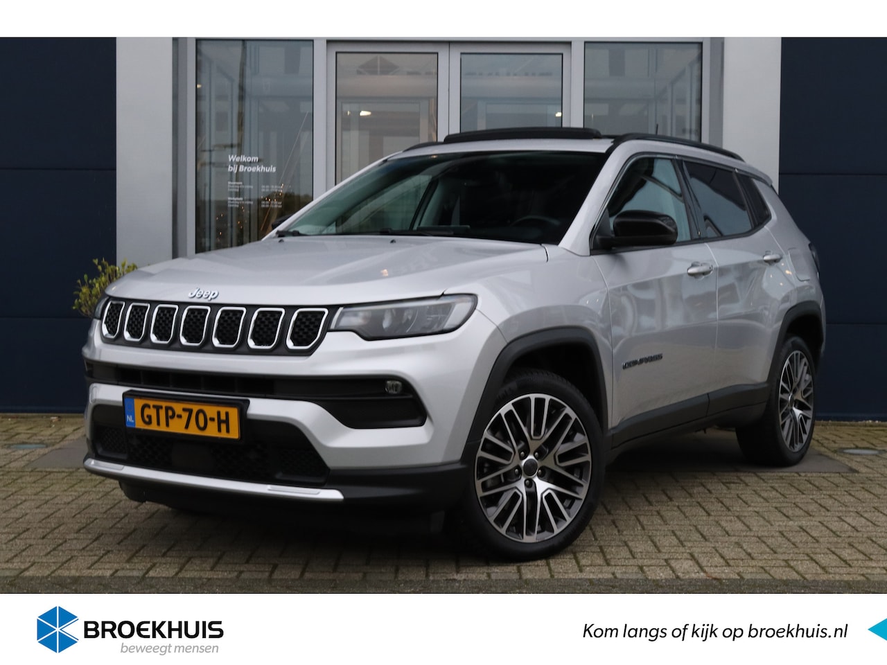 Jeep Compass - 4xe 190-PK Plug-in Hybrid Electric Night Eagle | Schuif/kantel dak | Stuur + Stoelverwarmi - AutoWereld.nl